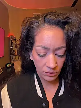 Snapshot of Entreprescrewers chatting on November 19, 2025, 6:24 am Entreprescrewers online show from November 19, 2025, 6:24 am