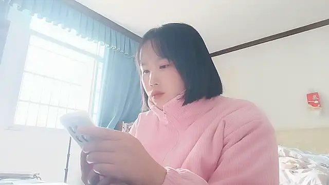 Misszhong online show from November 18, 2025, 7:44 am