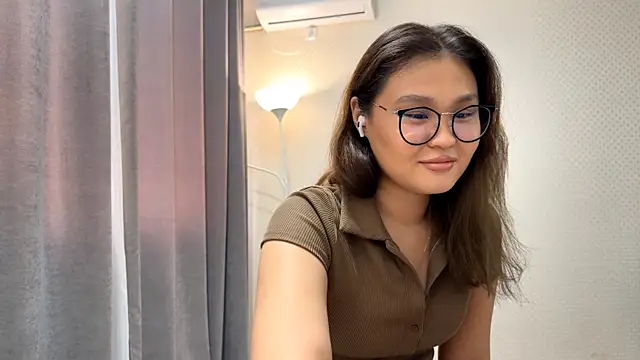 HoneyKitsu online show from November 20, 2025, 9:10 am