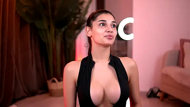 LuvCaprice online show from December 18, 2025, 9:25 am