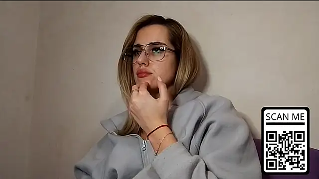 HotMusex online show from December 4, 2025, 1:54 pm