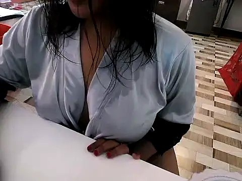 Snapshot of raveena_hot chatting on April 9, 2026, 3:18 pm raveena hot online show from April 9, 2026, 3:18 pm