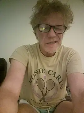 Snapshot of Hardwarelane67 chatting on May 9, 2026, 12:52 pm Hardwarelane67 online show from May 9, 2026, 12:52 pm