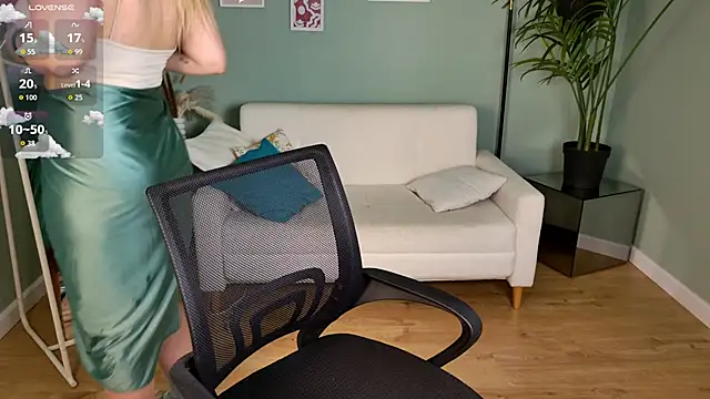 cute eyes shine online show from November 19, 2025, 5:35 pm