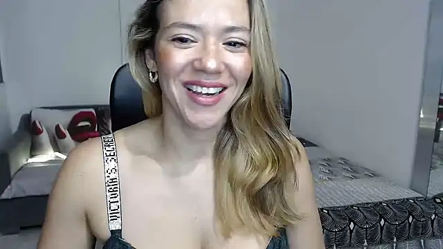 Snapshot of Annie_Cervantez chatting on May 25, 2026, 6:12 am Annie Cervantez online show from May 25, 2026, 6:12 am