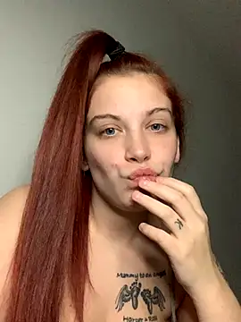 Snapshot of Curvy-little-red chatting on November 18, 2025, 11:26 pm Curvy-little-red online show from November 18, 2025, 11:26 pm