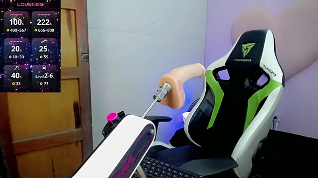 Isabella saenzz  online show from December 1, 2025, 4:13 am