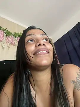 Snapshot of ArielleMillerr- chatting on February 7, 2026, 5:43 pm ArielleMillerr- online show from February 7, 2026, 5:43 pm