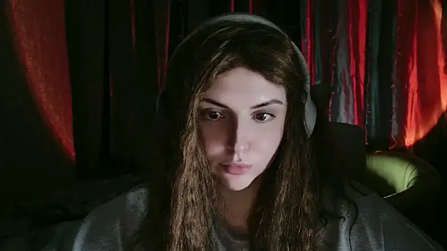 DaraSecret online show from November 18, 2025, 1:10 am