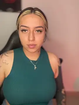 VeloraVyxen  online show from November 26, 2025, 1:27 am