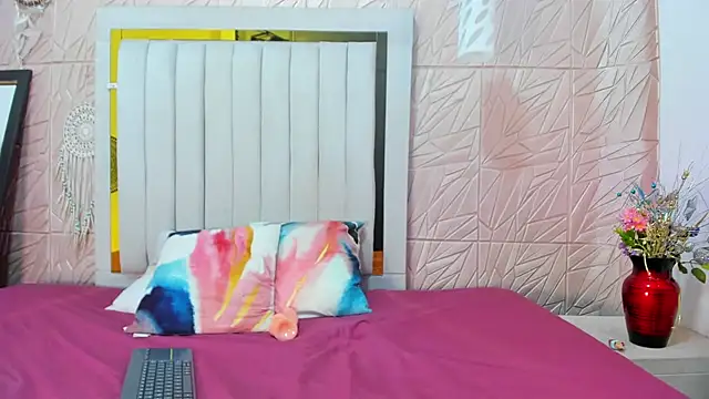 Holly Sly online show from November 26, 2025, 7:25 pm