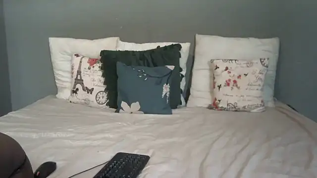 Snapshot of BrunetteNaomi8 chatting on January 10, 2026, 9:04 am BrunetteNaomi8 online show from January 10, 2026, 9:04 am