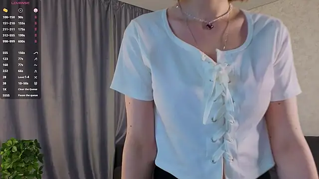 UmbraVelour online show from April 14, 2026, 1:16 pm