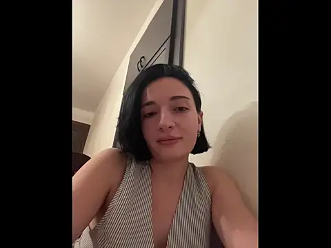 Pineapple online show from November 21, 2025, 5:34 pm