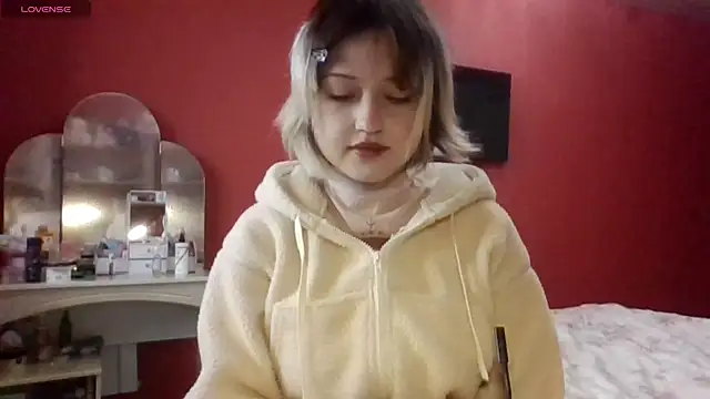 SkylaPorter online show from November 27, 2025, 10:16 am