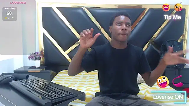 NoahJhonson69 online show from January 18, 2026, 7:06 pm