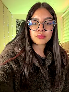 Marianaa   online show from November 18, 2025, 6:33 pm