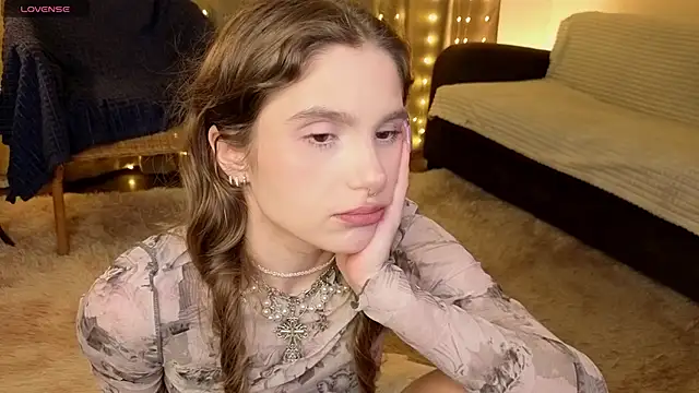 RozanneJordan online show from April 10, 2026, 5:31 pm