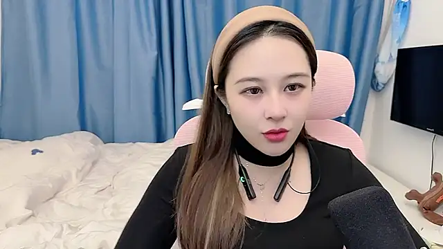 TTtia  online show from December 14, 2025, 1:17 pm