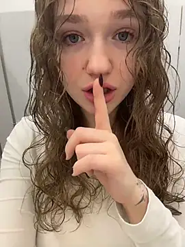 RussianWoman online show from April 6, 2026, 3:46 am