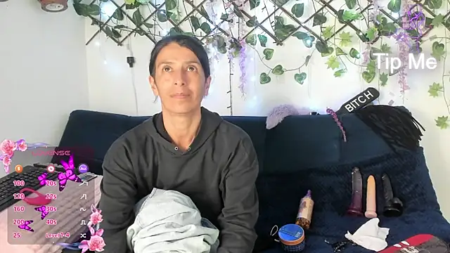 Eva moon5 online show from January 6, 2026, 8:02 pm