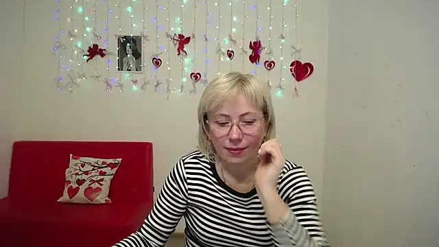 Snapshot of LaurenWishy chatting on February 14, 2026, 5:51 am LaurenWishy online show from February 14, 2026, 5:51 am