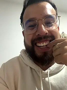 AlejoFernandez  online show from November 20, 2025, 2:23 am