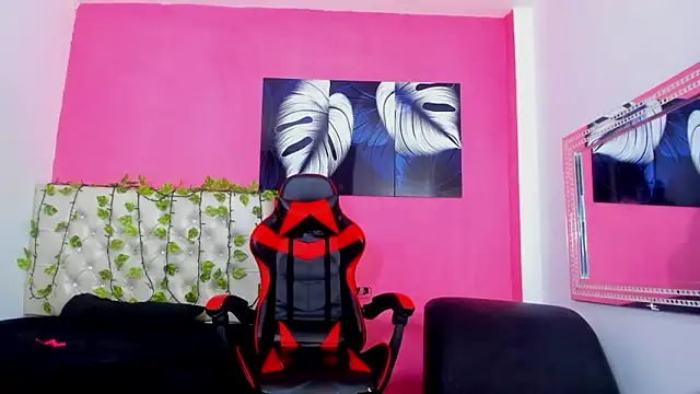 MiaAndTeylor online show from November 20, 2025, 7:25 pm