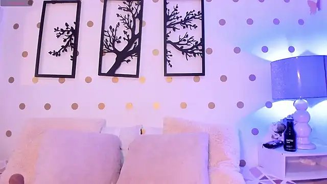 Violeth 00 online show from February 4, 2026, 7:09 pm