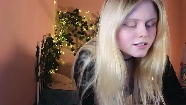 Snapshot of AnoraAmore chatting on April 6, 2026, 9:16 pm AnoraAmore online show from April 6, 2026, 9:16 pm