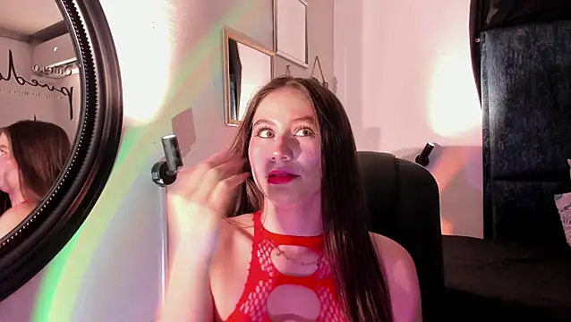 MiaWhiteBunny online show from July 15, 2026, 9:33 pm