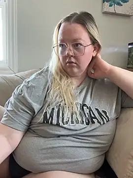 Snapshot of Kennaknox chatting on February 8, 2026, 6:05 pm Kennaknox online show from February 8, 2026, 6:05 pm