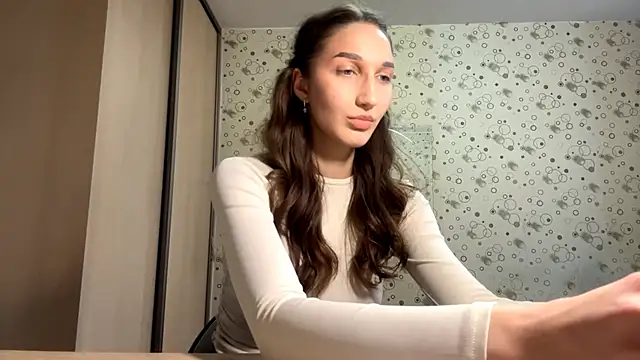 LeighannMallinak online show from November 24, 2025, 12:27 pm