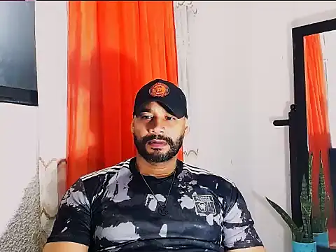 Snapshot of musclehetero chatting on June 1, 2026, 6:13 am musclehetero online show from June 1, 2026, 6:13 am