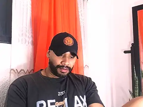 Snapshot of musclehetero chatting on June 2, 2026, 6:30 pm musclehetero online show from June 2, 2026, 6:30 pm