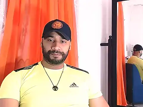 Snapshot of musclehetero chatting on May 19, 2026, 8:05 pm musclehetero online show from May 19, 2026, 8:05 pm