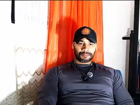 Snapshot of musclehetero chatting on May 20, 2026, 8:11 am musclehetero online show from May 20, 2026, 8:11 am