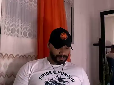 Snapshot of musclehetero chatting on June 5, 2026, 2:23 pm musclehetero online show from June 5, 2026, 2:23 pm