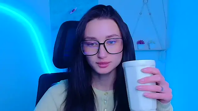 Stella XO online show from December 19, 2025, 12:18 pm