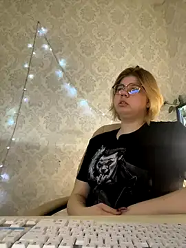 KrisRoyal online show from November 21, 2025, 9:30 am