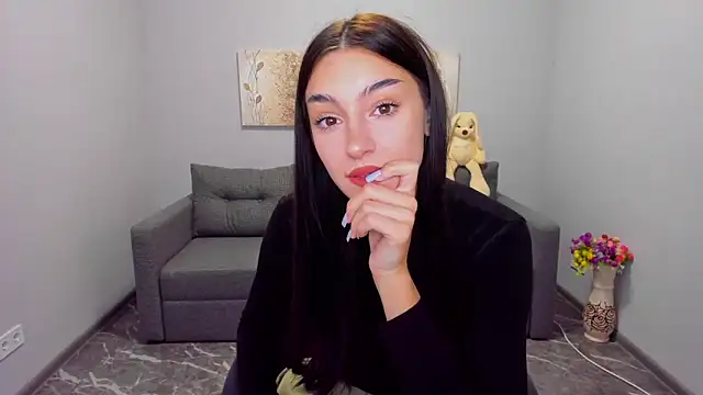 Julia Laurents online show from November 25, 2025, 8:14 am