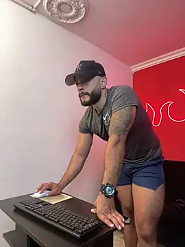 Snapshot of Mike_savage3 chatting on February 3, 2026, 12:21 pm Mike savage3 online show from February 3, 2026, 12:21 pm