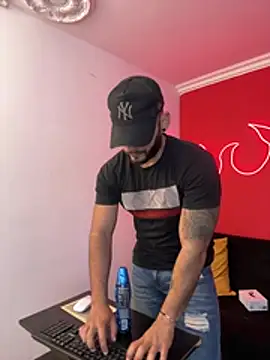 Snapshot of Mike_savage3 chatting on February 20, 2026, 12:29 pm Mike savage3 online show from February 20, 2026, 12:29 pm