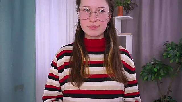 MiraFenech online show from November 26, 2025, 6:02 am