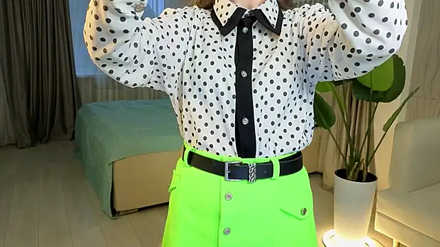 MiraFenech online show from December 3, 2025, 5:19 am