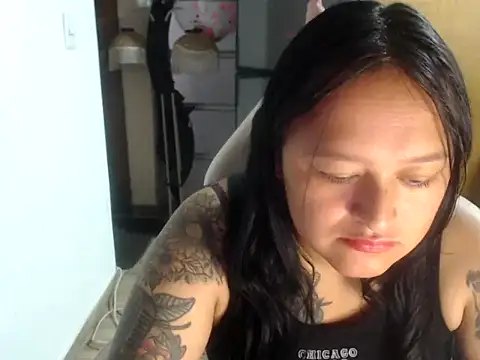 Alana bigasss online show from November 21, 2025, 1:43 pm