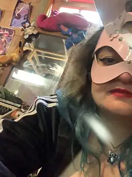 Madolina online show from November 20, 2025, 1:01 pm