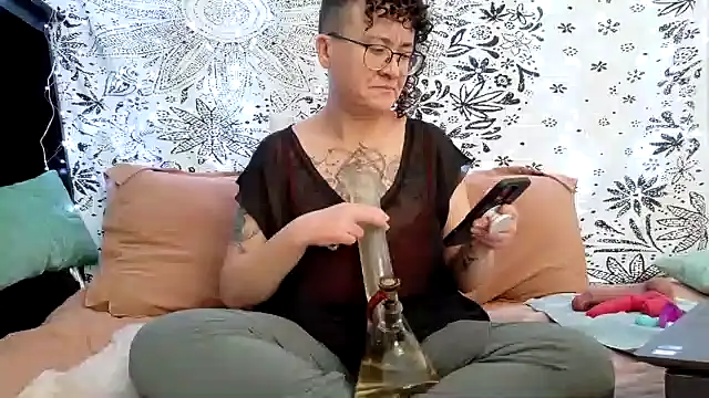 sareberr420 online show from February 11, 2026, 3:01 pm