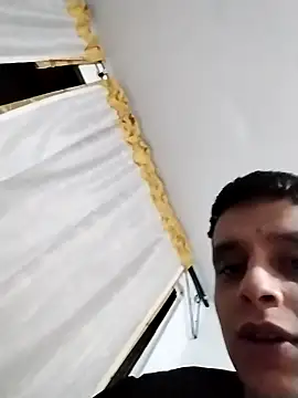 sayago00 online show from November 22, 2025, 8:24 am