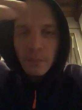 Spielzeugtwink online show from December 15, 2025, 7:52 pm